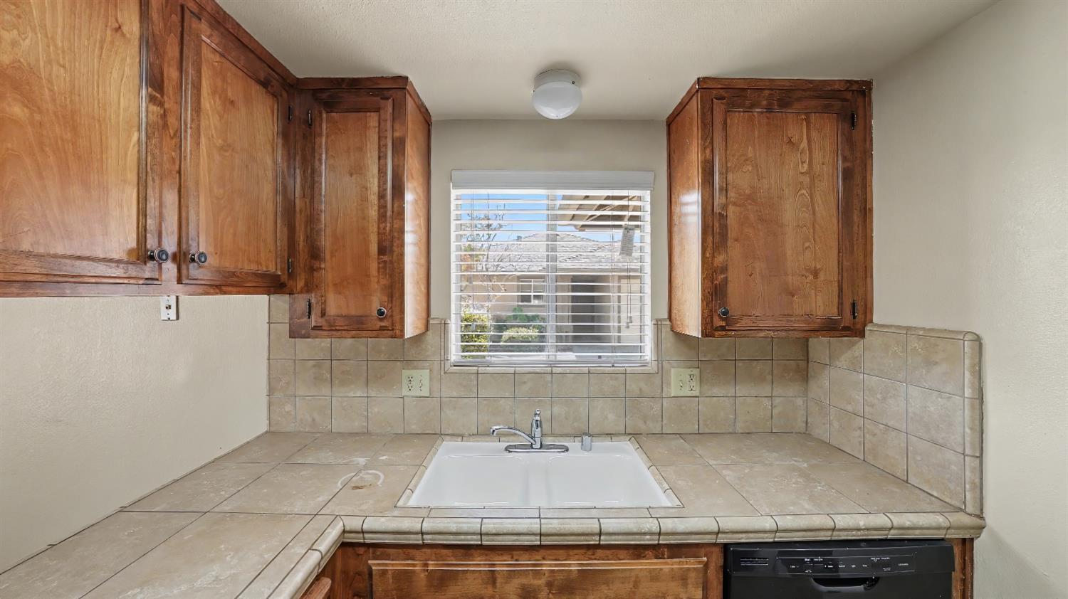 1575 N Pleasant, Fresno, CA 93728