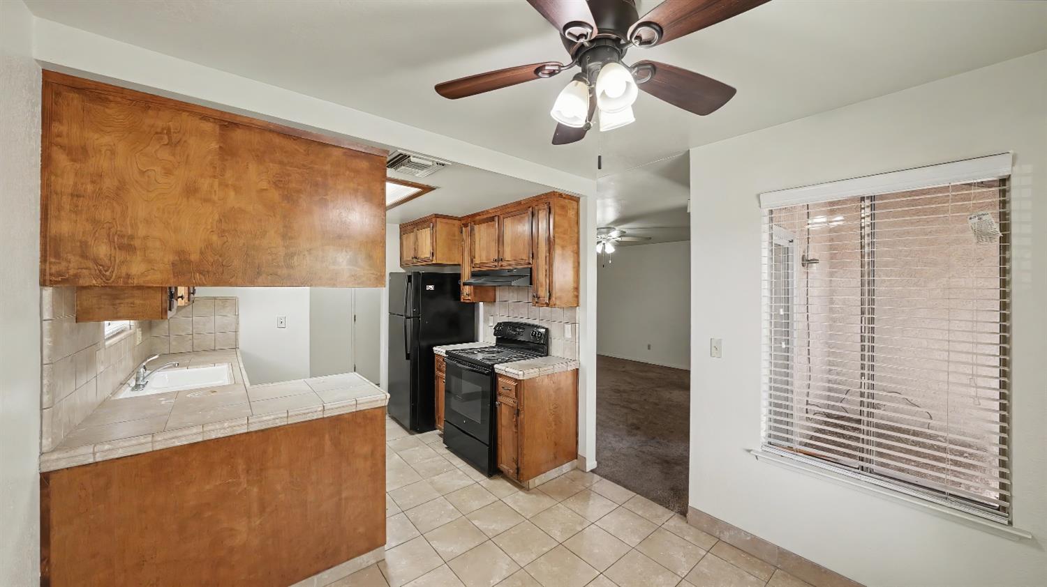 1575 N Pleasant, Fresno, CA 93728