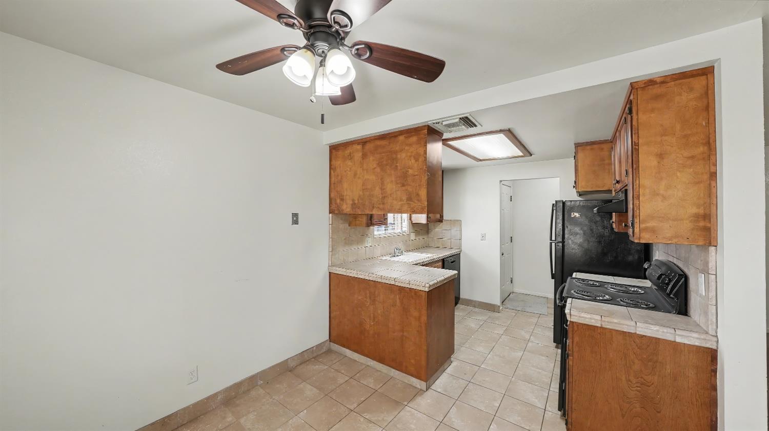 1575 N Pleasant, Fresno, CA 93728