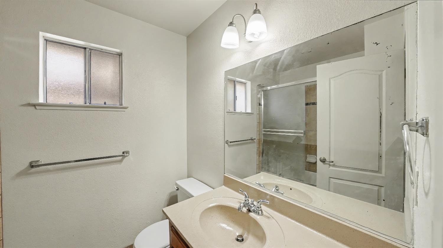 1575 N Pleasant, Fresno, CA 93728
