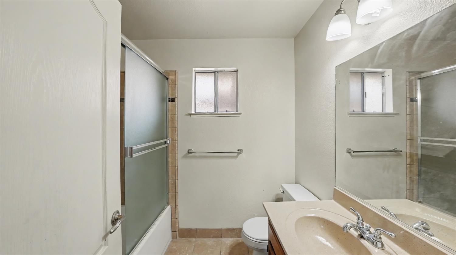 1575 N Pleasant, Fresno, CA 93728