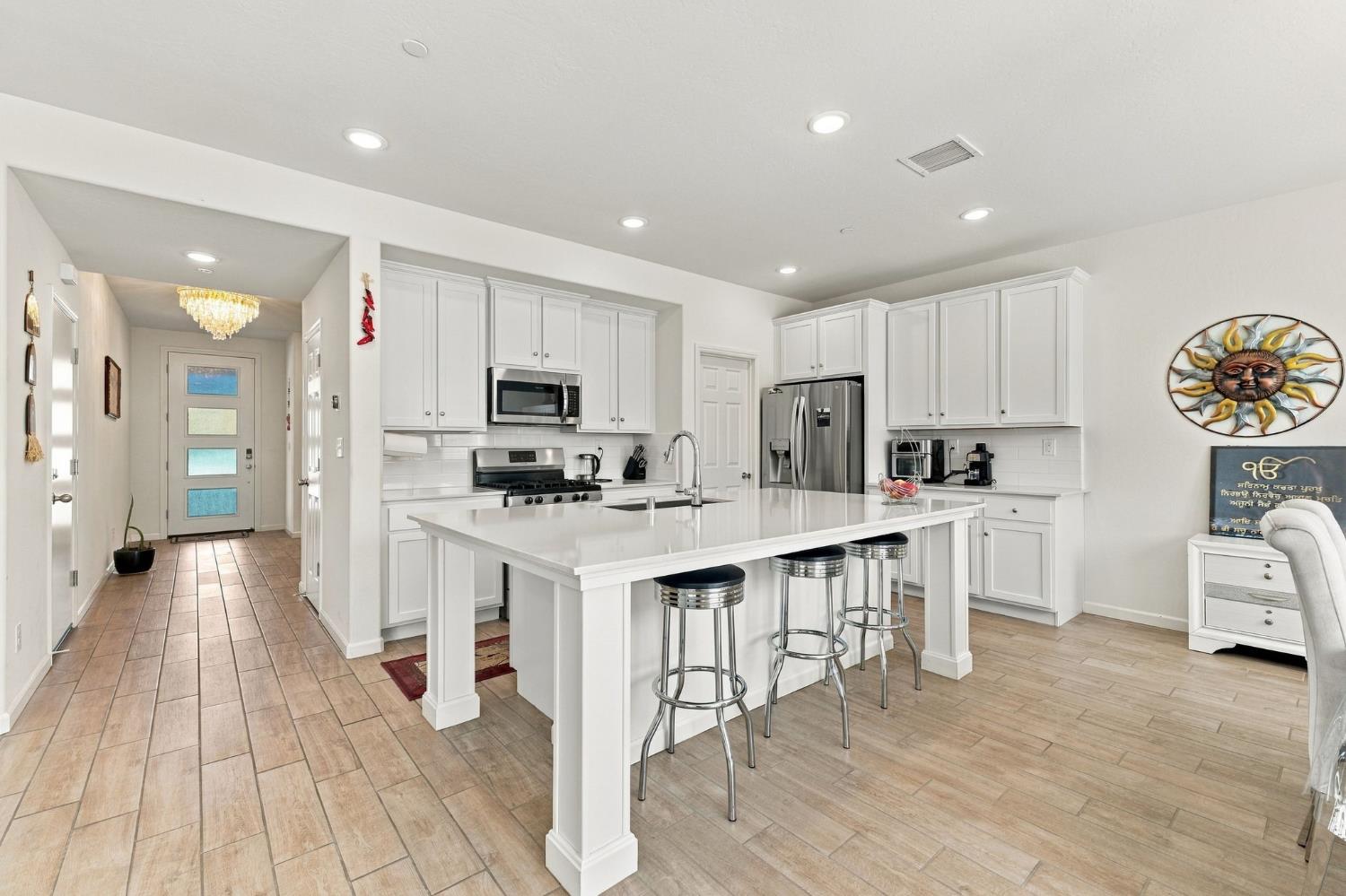 6585 E Huffman Ave, Fresno, CA 93727