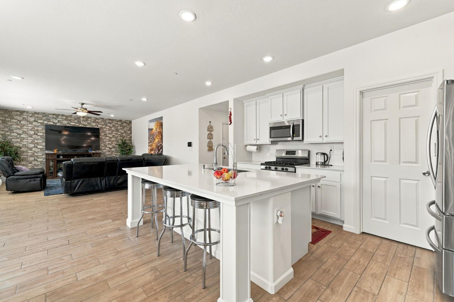 6585 E Huffman Ave, Fresno, CA 93727