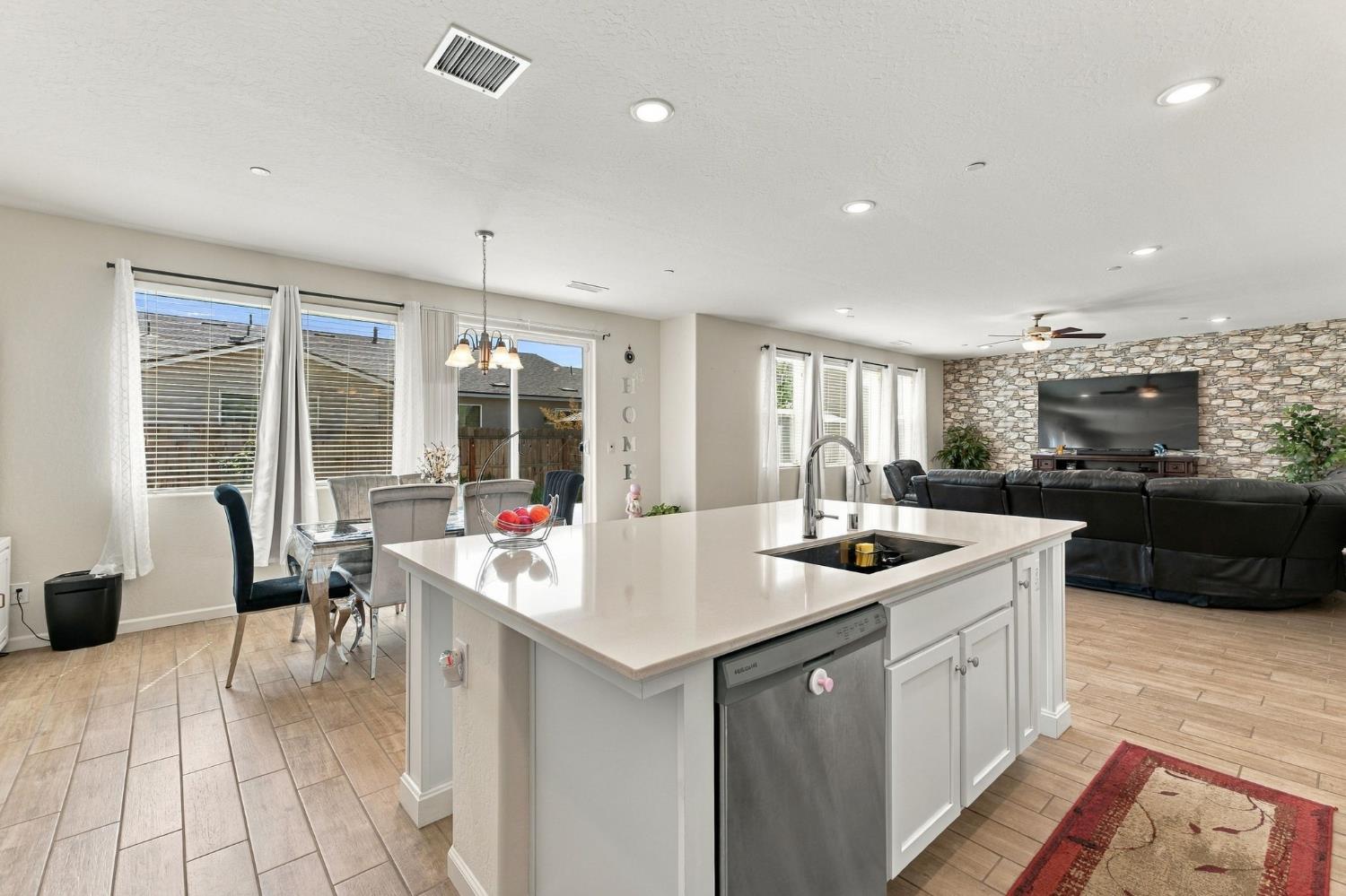 6585 E Huffman Ave, Fresno, CA 93727