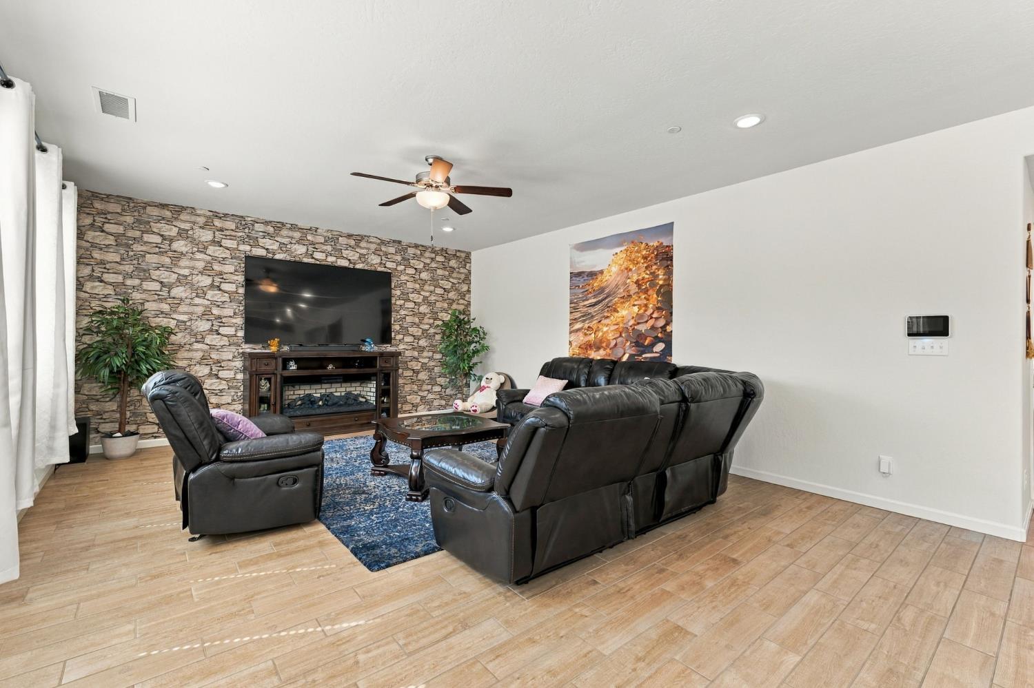 6585 E Huffman Ave, Fresno, CA 93727