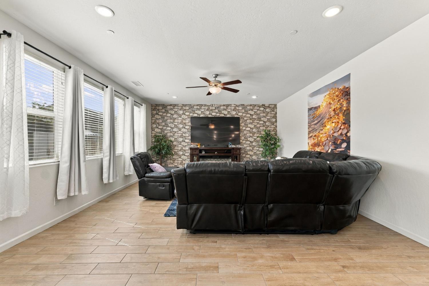 6585 E Huffman Ave, Fresno, CA 93727