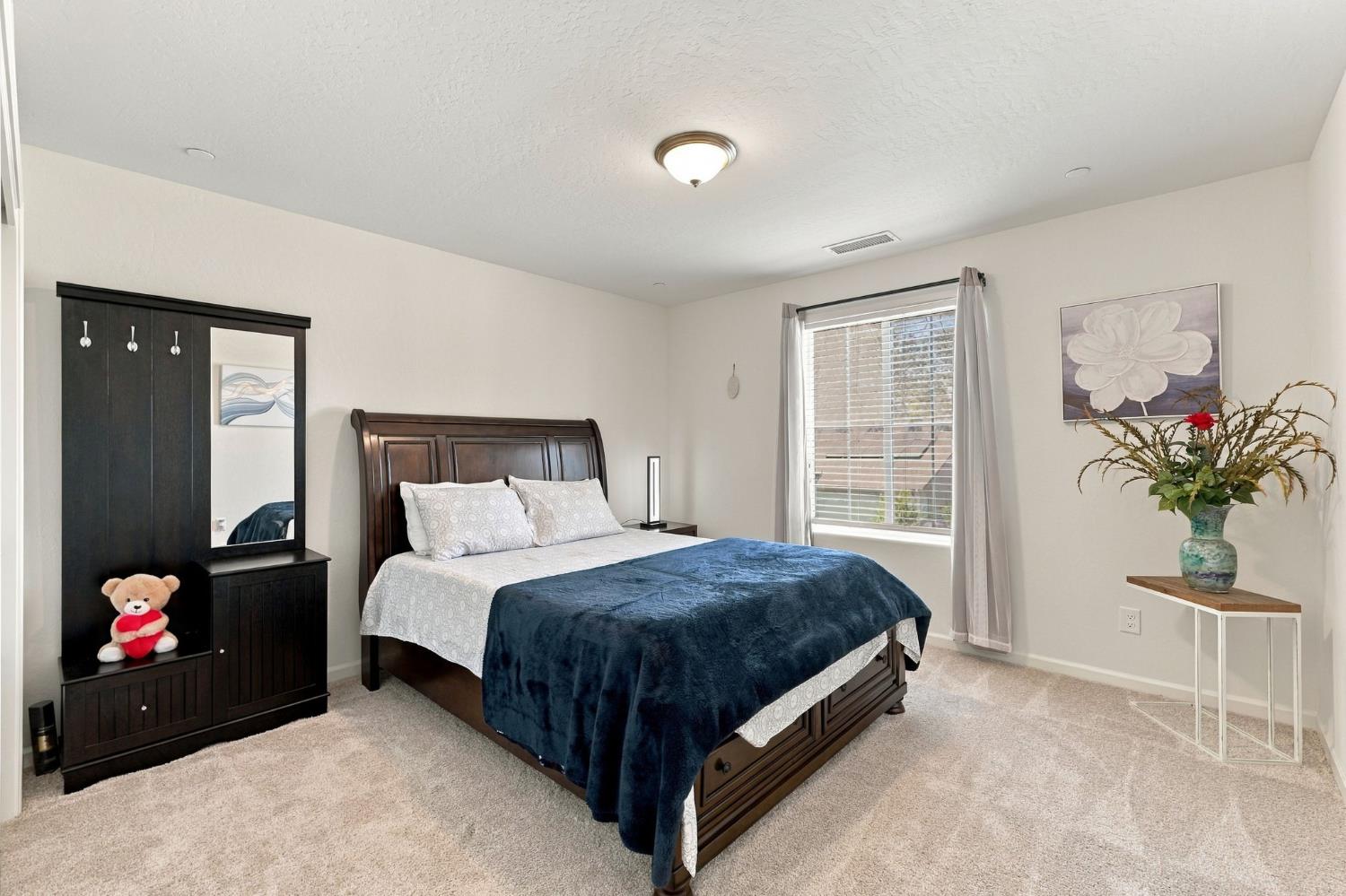 6585 E Huffman Ave, Fresno, CA 93727