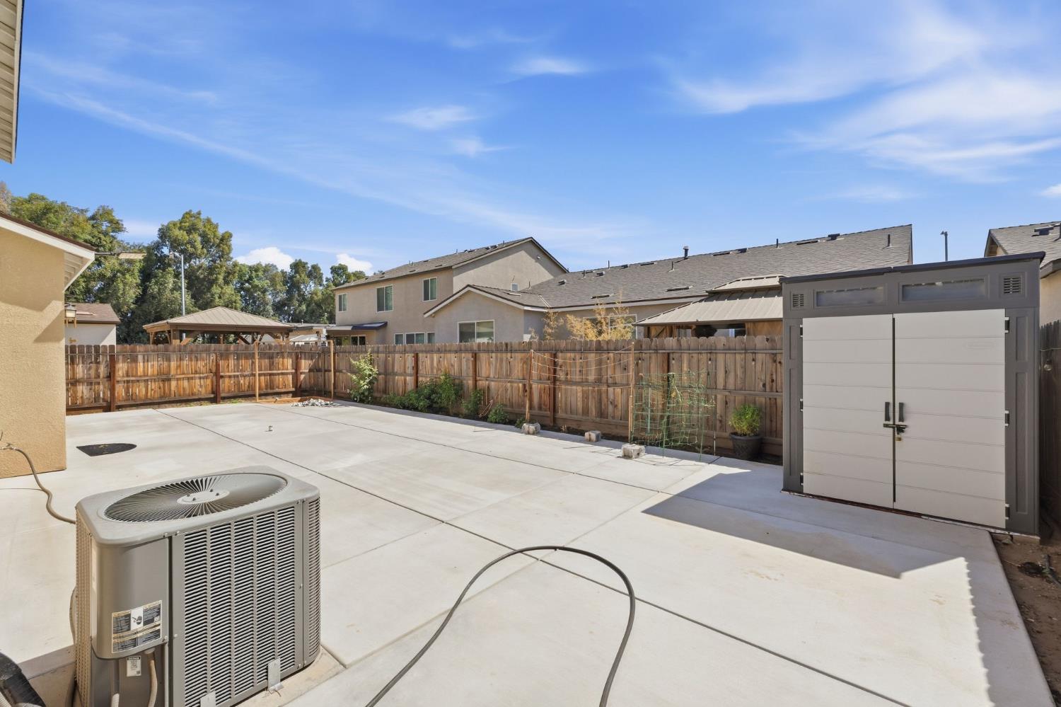 6585 E Huffman Ave, Fresno, CA 93727