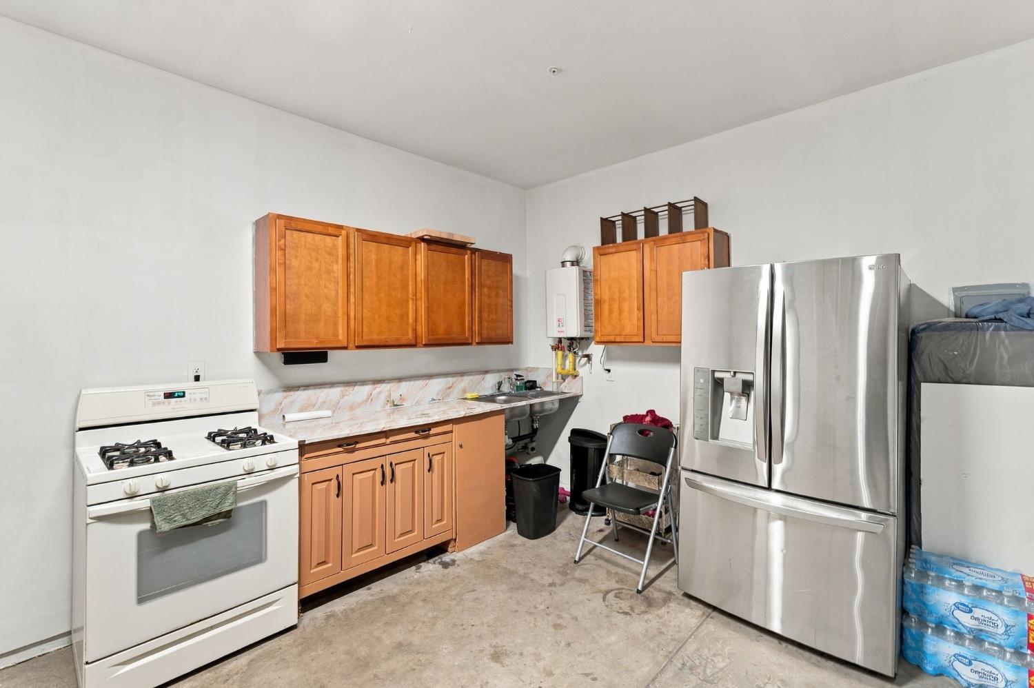 6585 E Huffman Ave, Fresno, CA 93727
