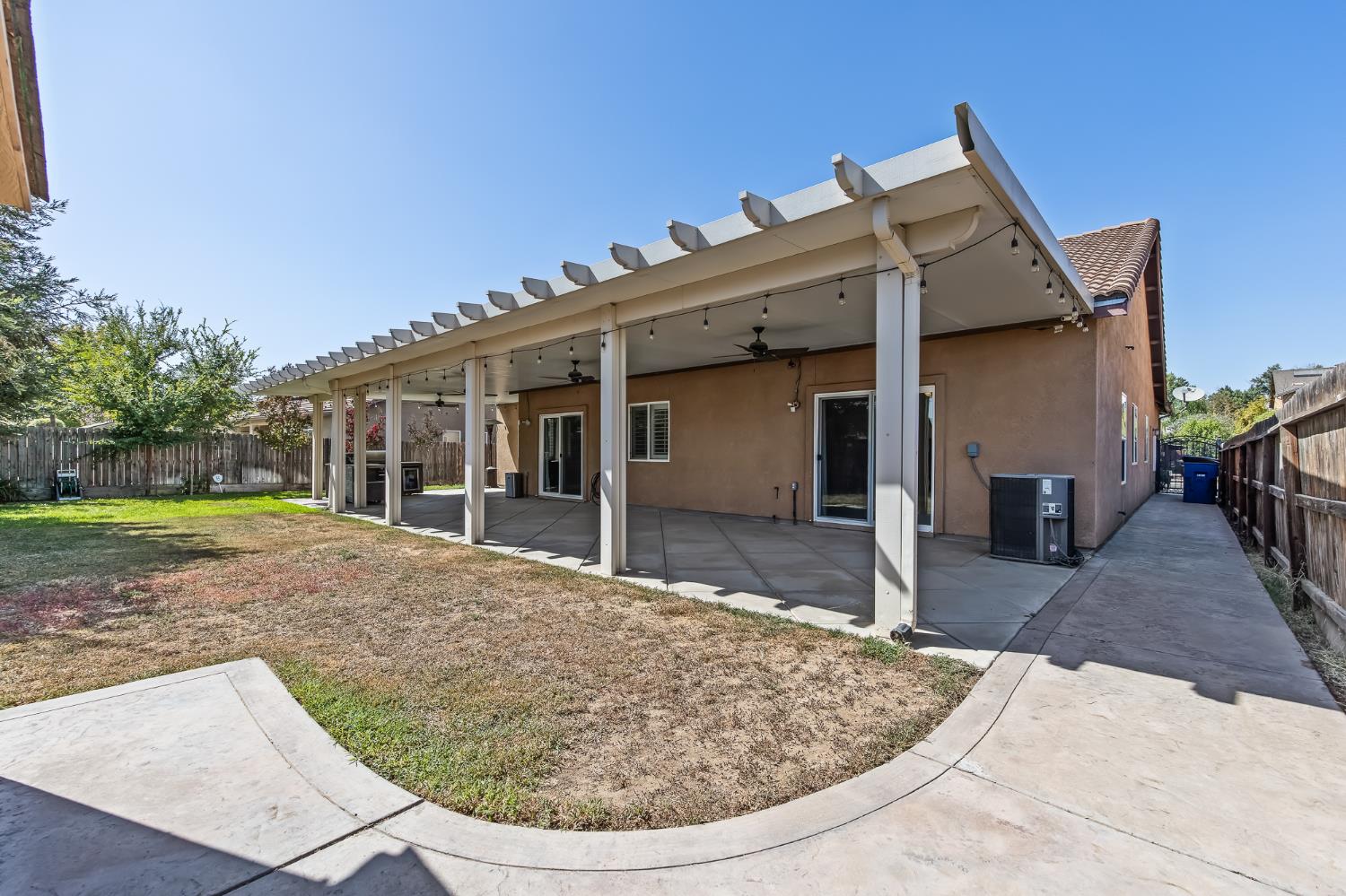 5848 E Platt Ave, Fresno, CA 93727