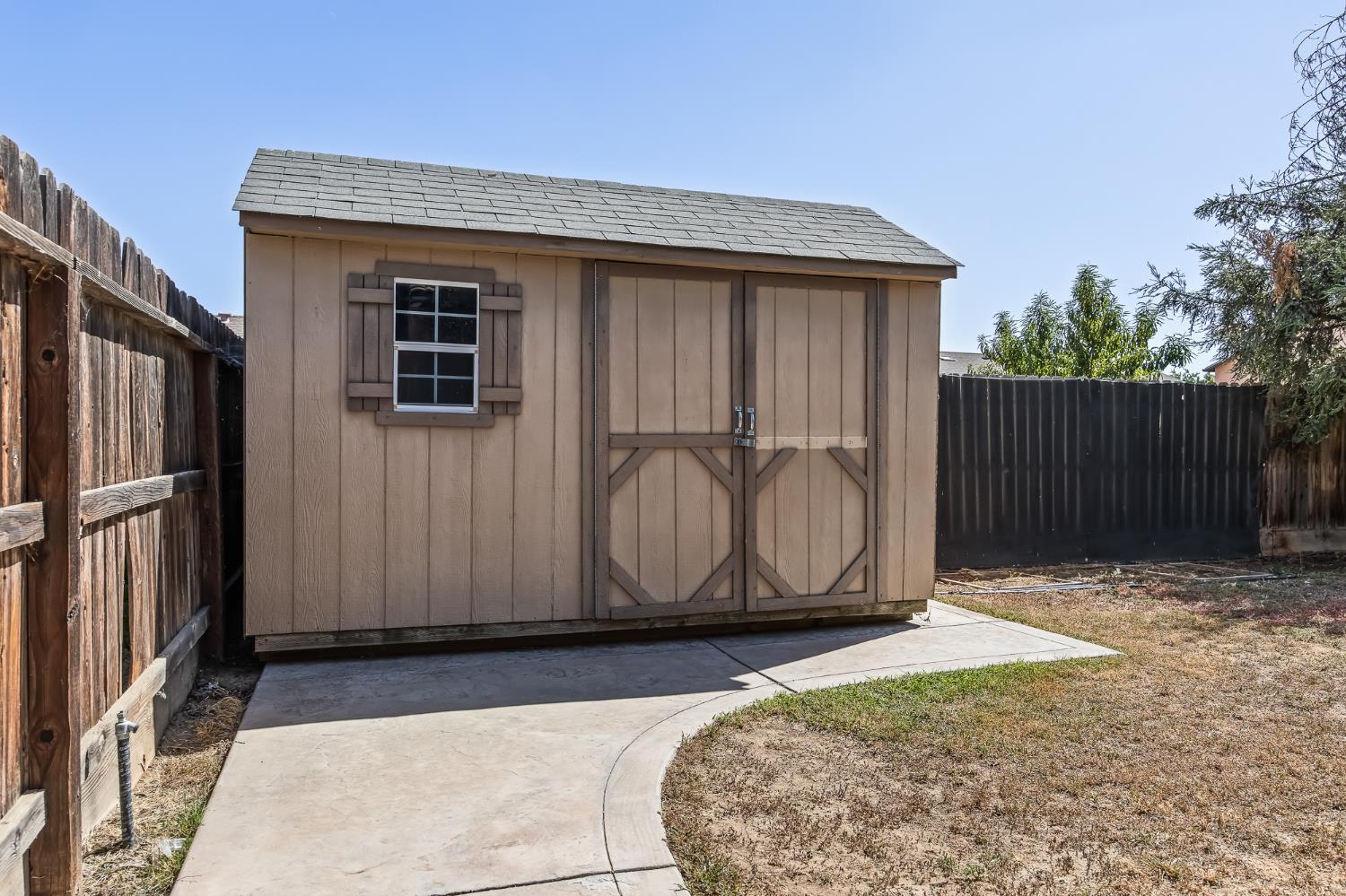 5848 E Platt Ave, Fresno, CA 93727