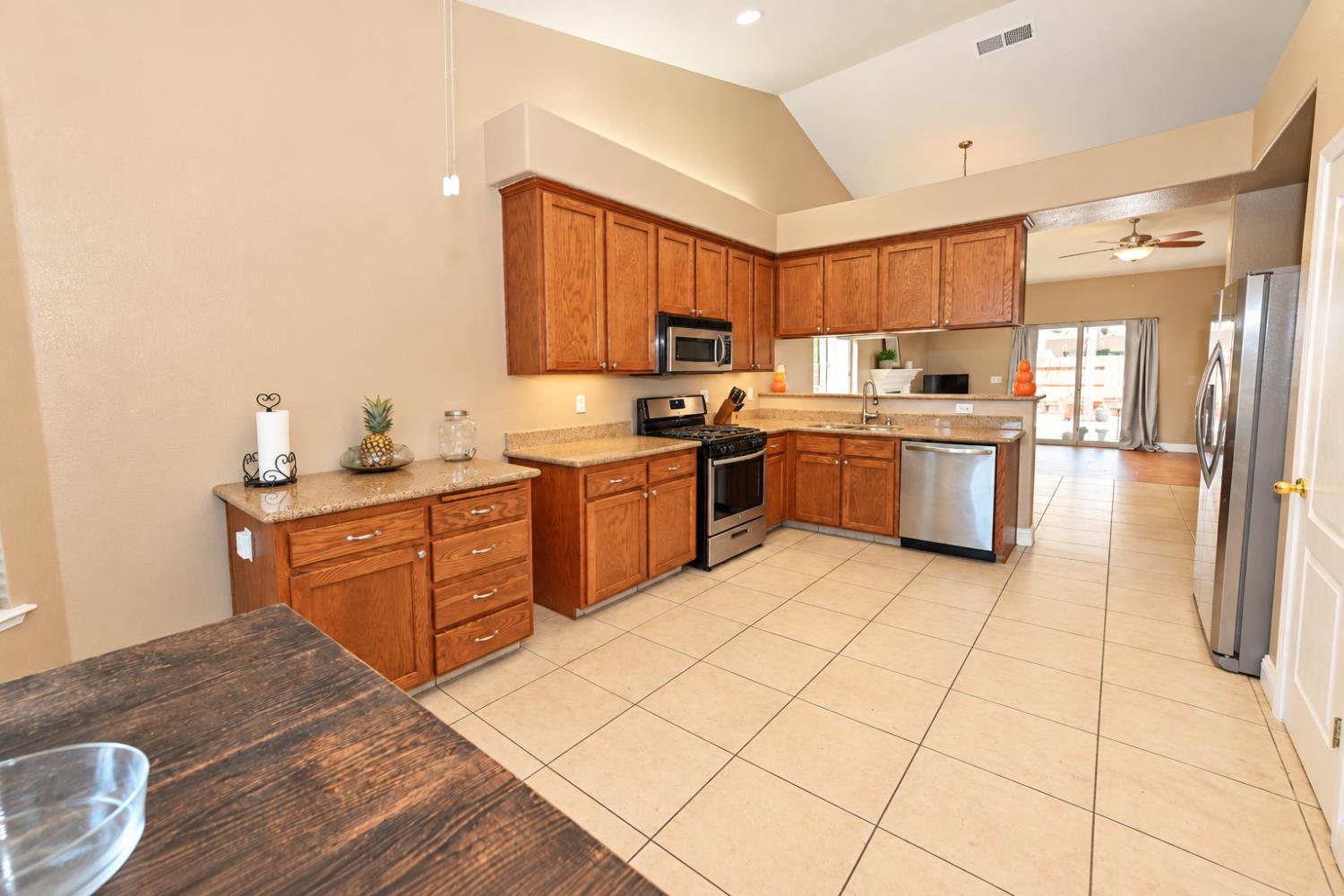 6686 E Amherst Ave, Fresno, CA 93727