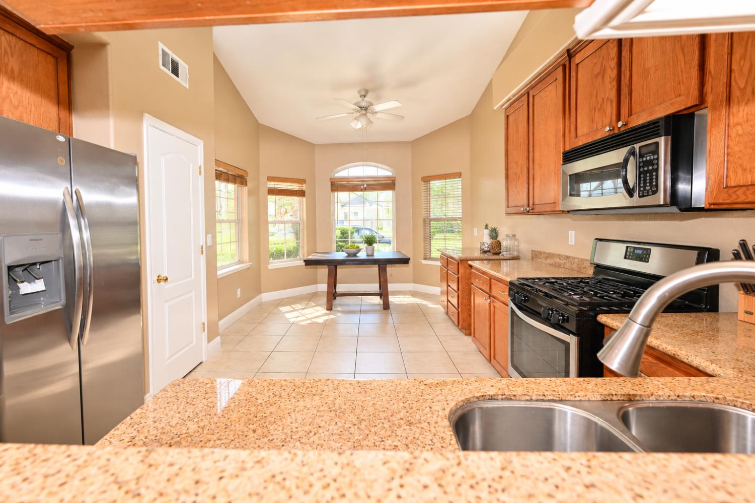 6686 E Amherst Ave, Fresno, CA 93727