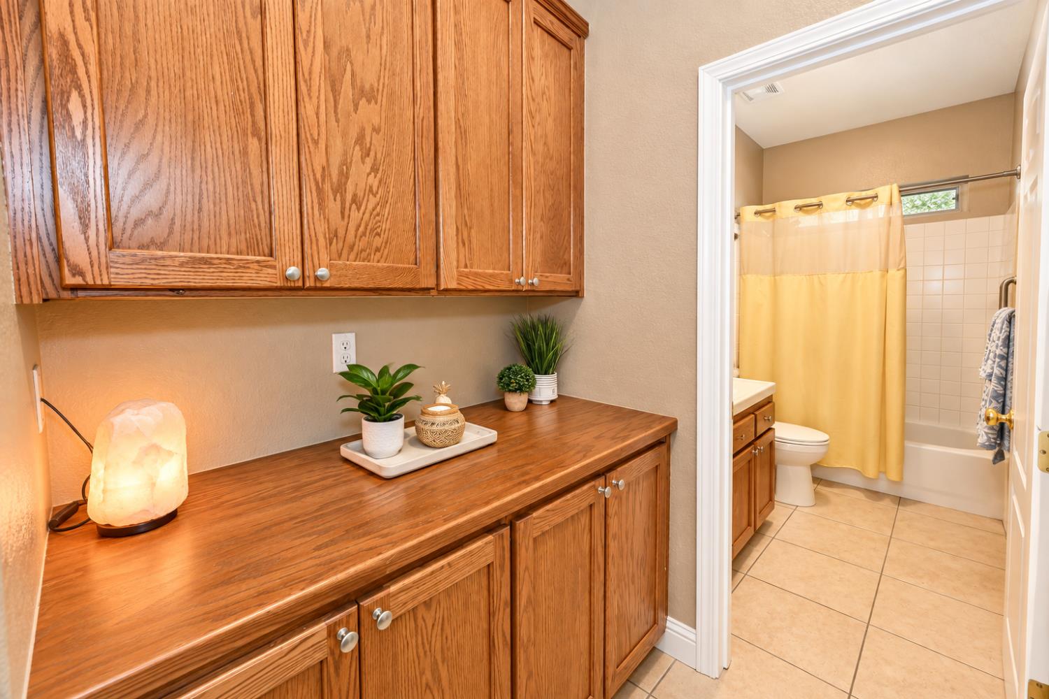 6686 E Amherst Ave, Fresno, CA 93727