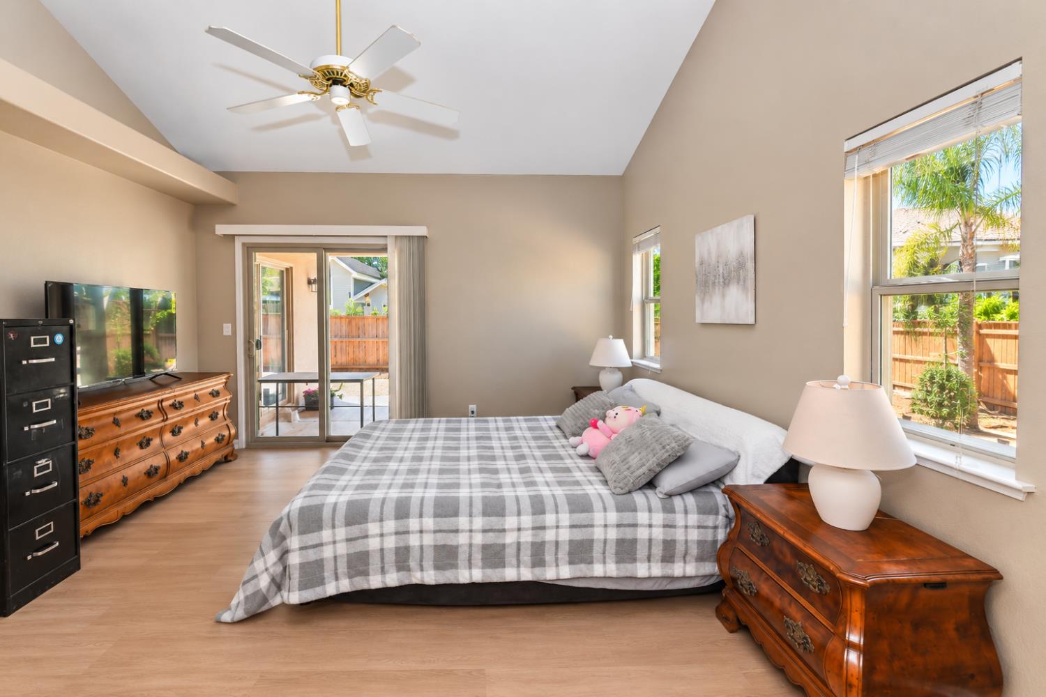 6686 E Amherst Ave, Fresno, CA 93727
