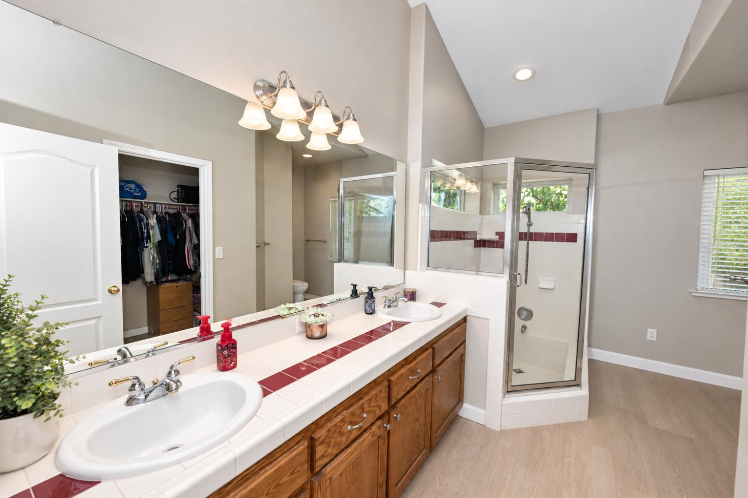 6686 E Amherst Ave, Fresno, CA 93727
