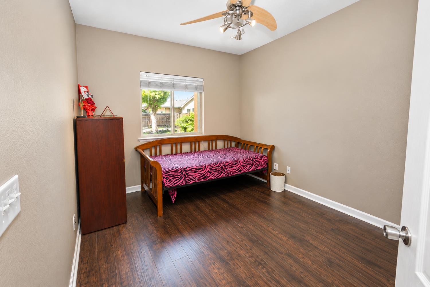 6686 E Amherst Ave, Fresno, CA 93727