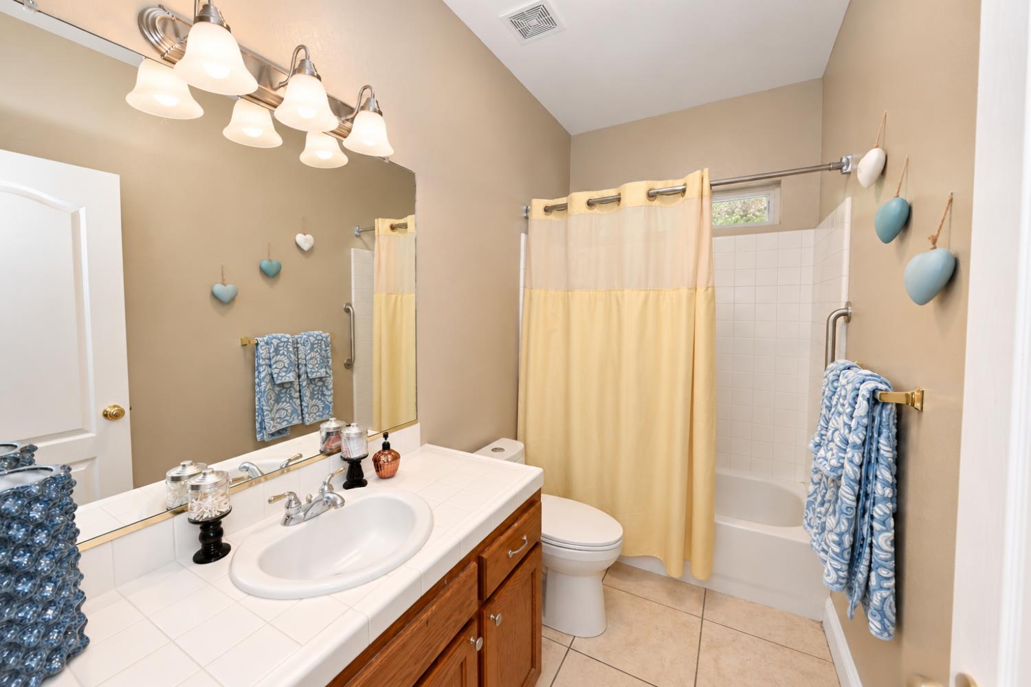 6686 E Amherst Ave, Fresno, CA 93727