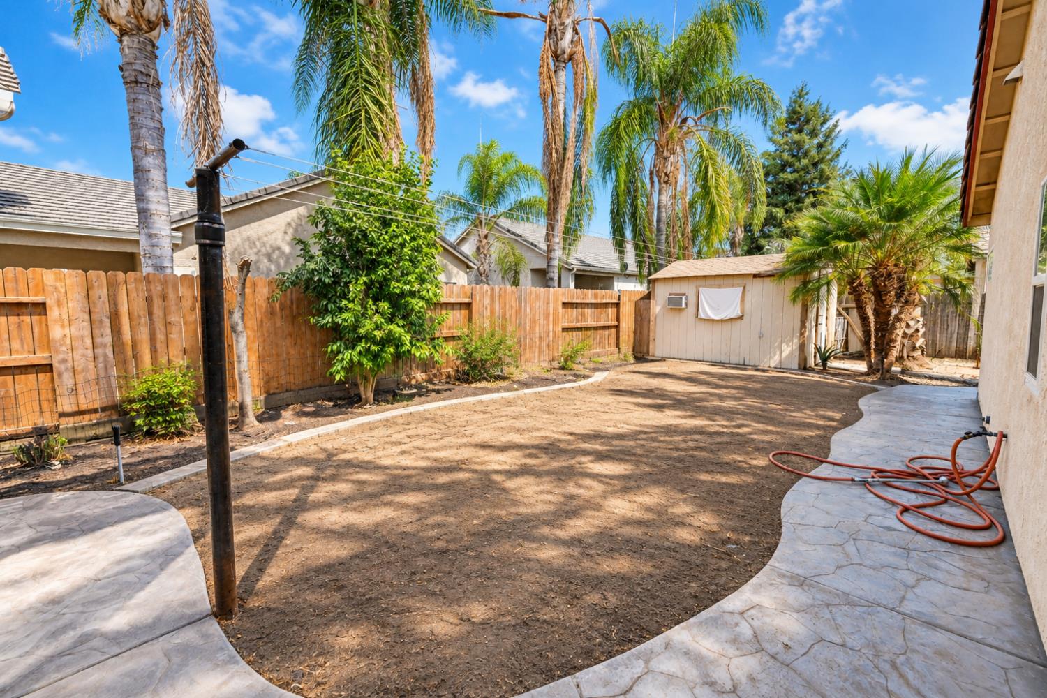 6686 E Amherst Ave, Fresno, CA 93727