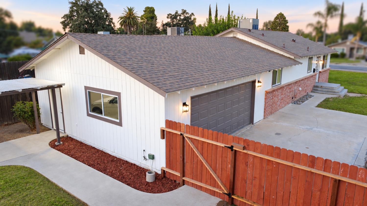 20943 S Castro St, Laton, CA 93242