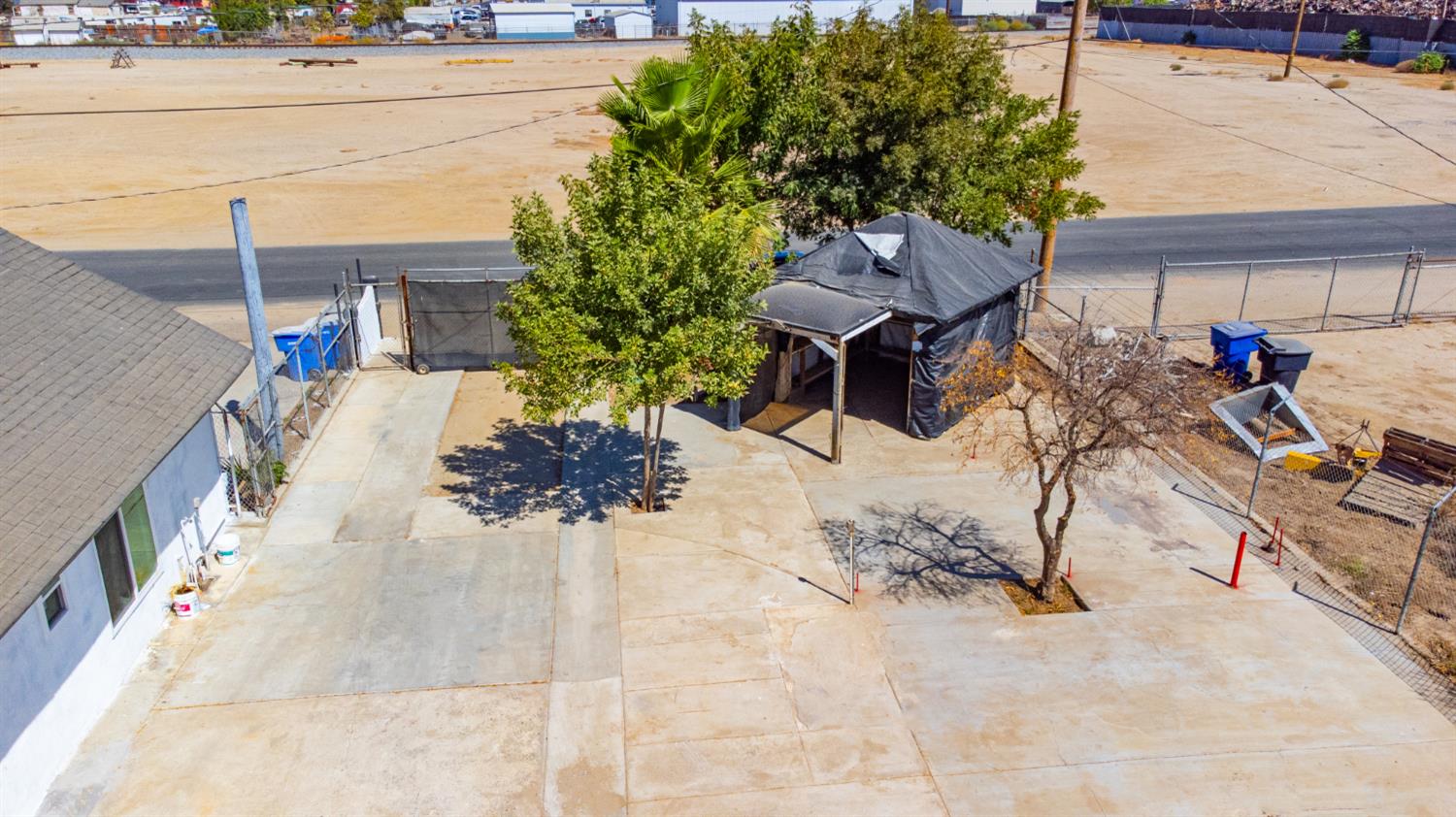 815 E 5Th St, Hanford, CA 93230