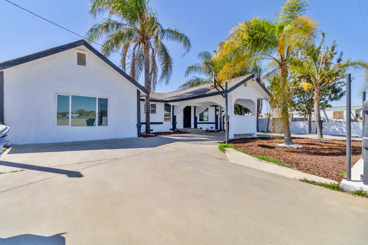 815 E 5Th St, Hanford, CA 93230