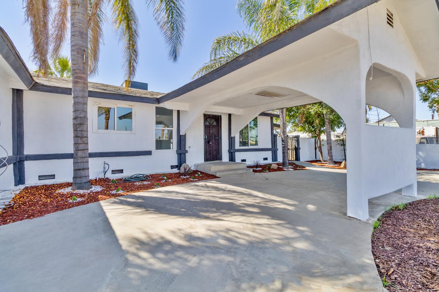 815 E 5Th St, Hanford, CA 93230