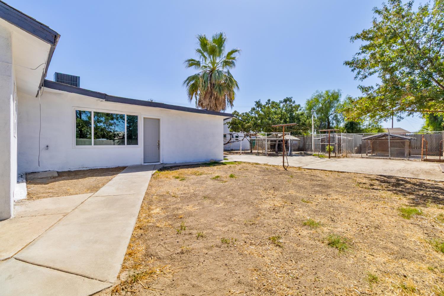 815 E 5Th St, Hanford, CA 93230