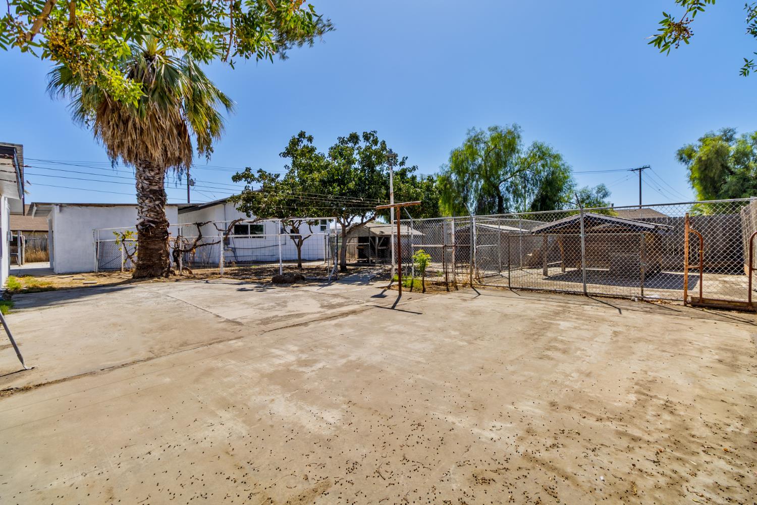 815 E 5Th St, Hanford, CA 93230