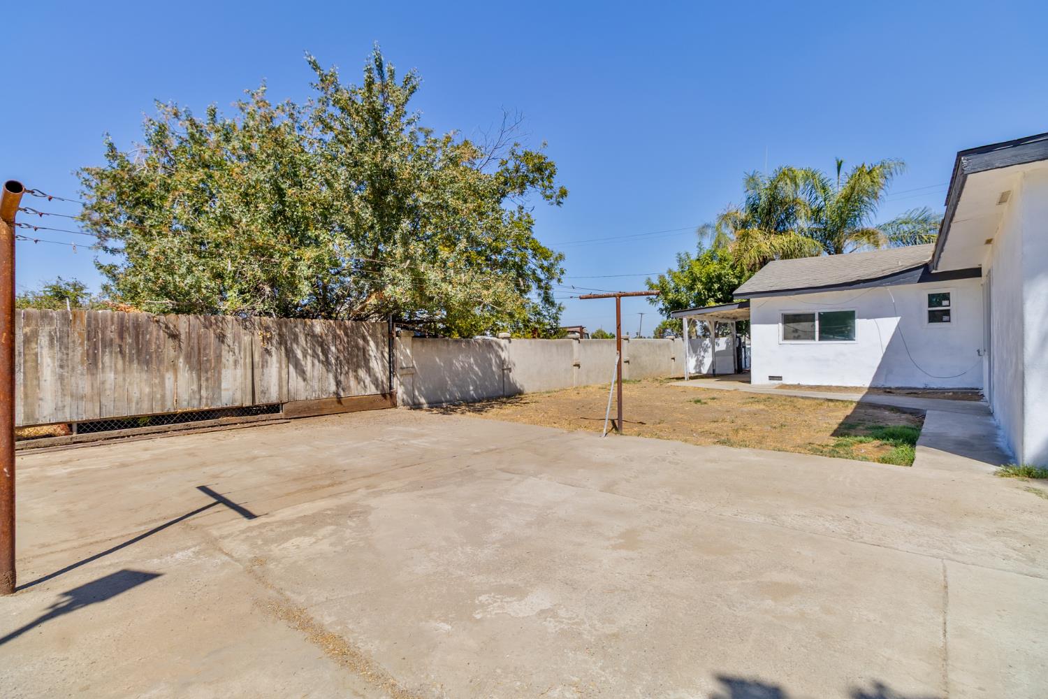 815 E 5Th St, Hanford, CA 93230