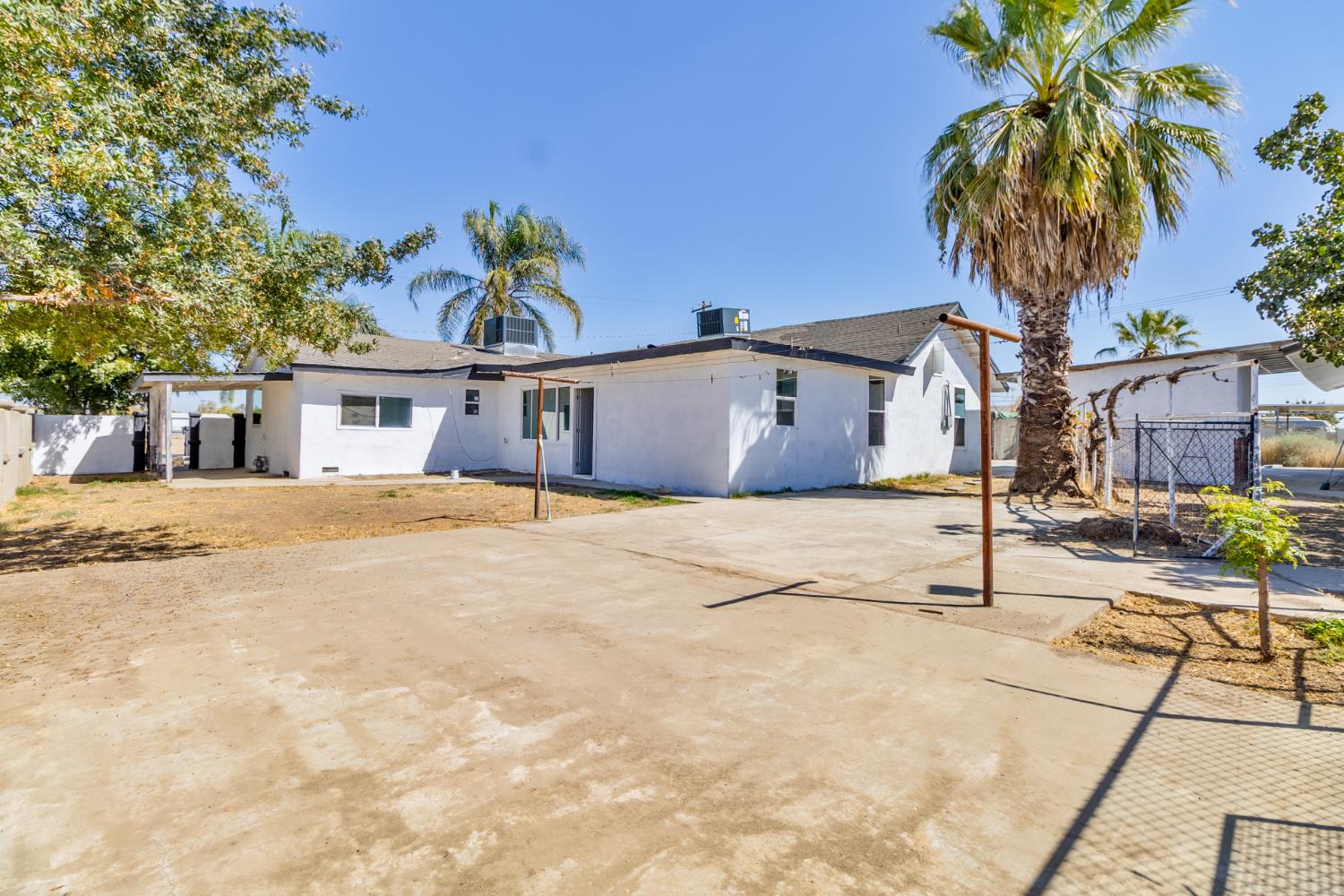 815 E 5Th St, Hanford, CA 93230