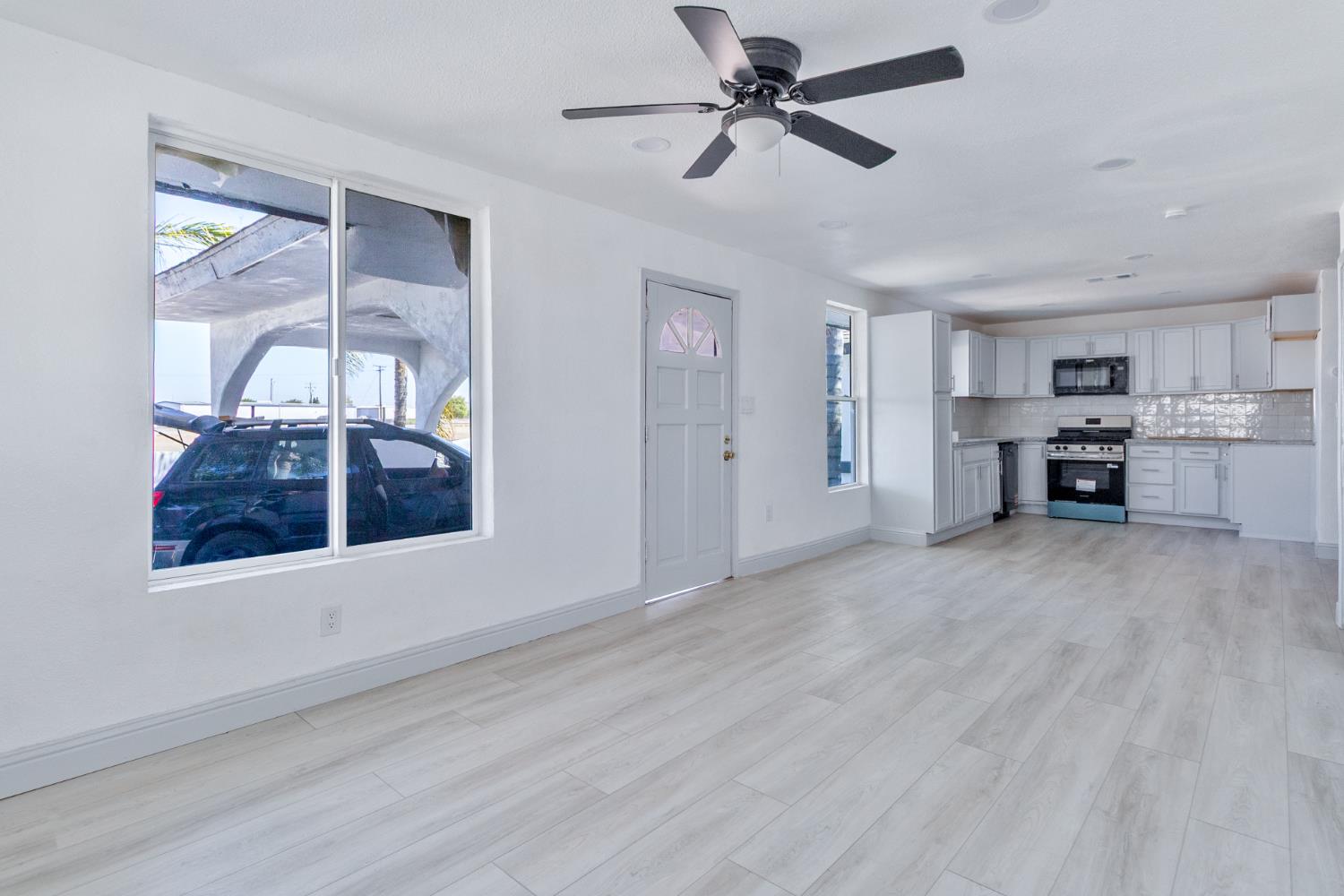 815 E 5Th St, Hanford, CA 93230