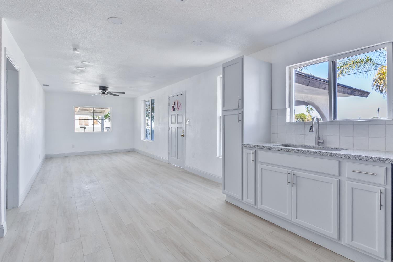 815 E 5Th St, Hanford, CA 93230