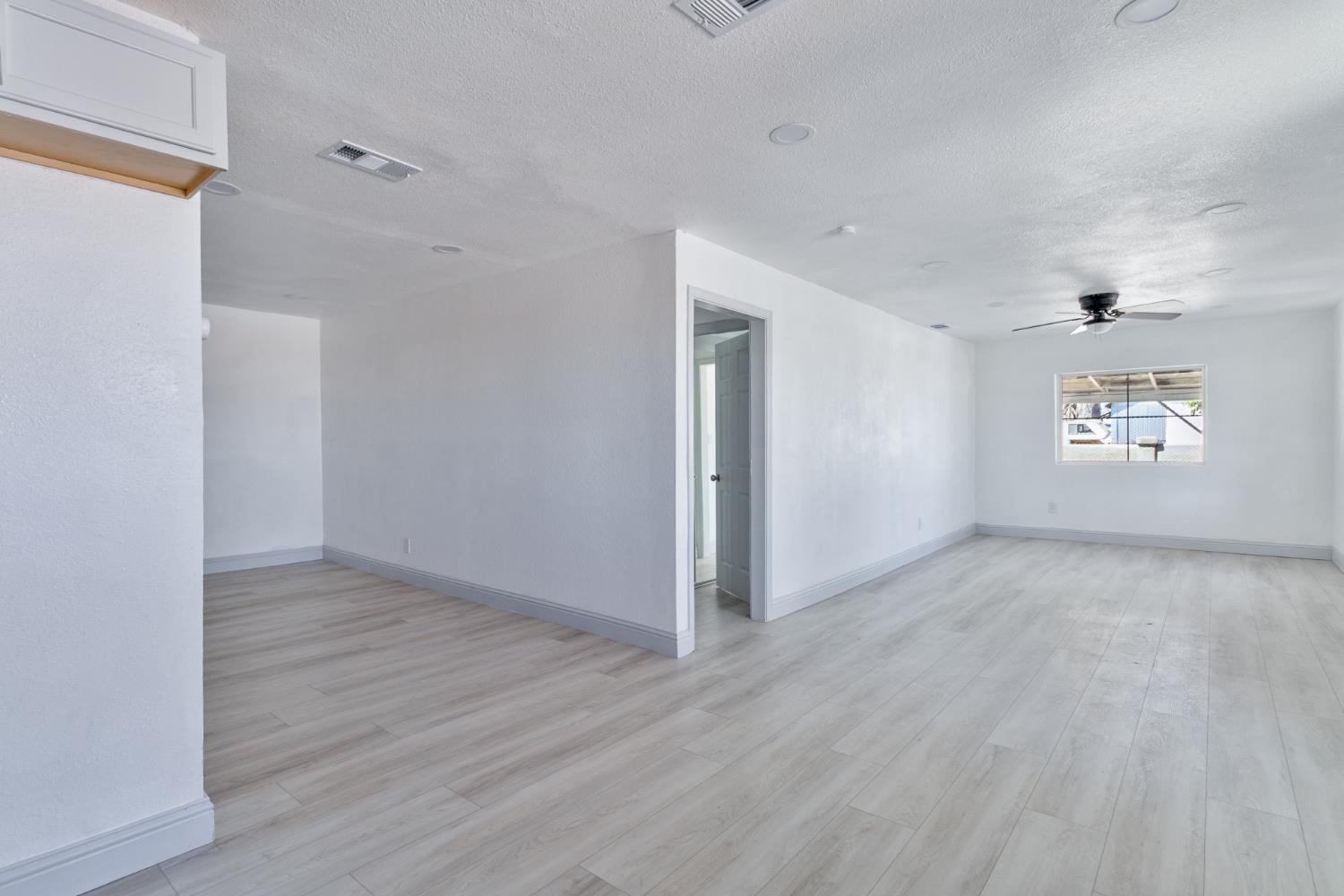 815 E 5Th St, Hanford, CA 93230