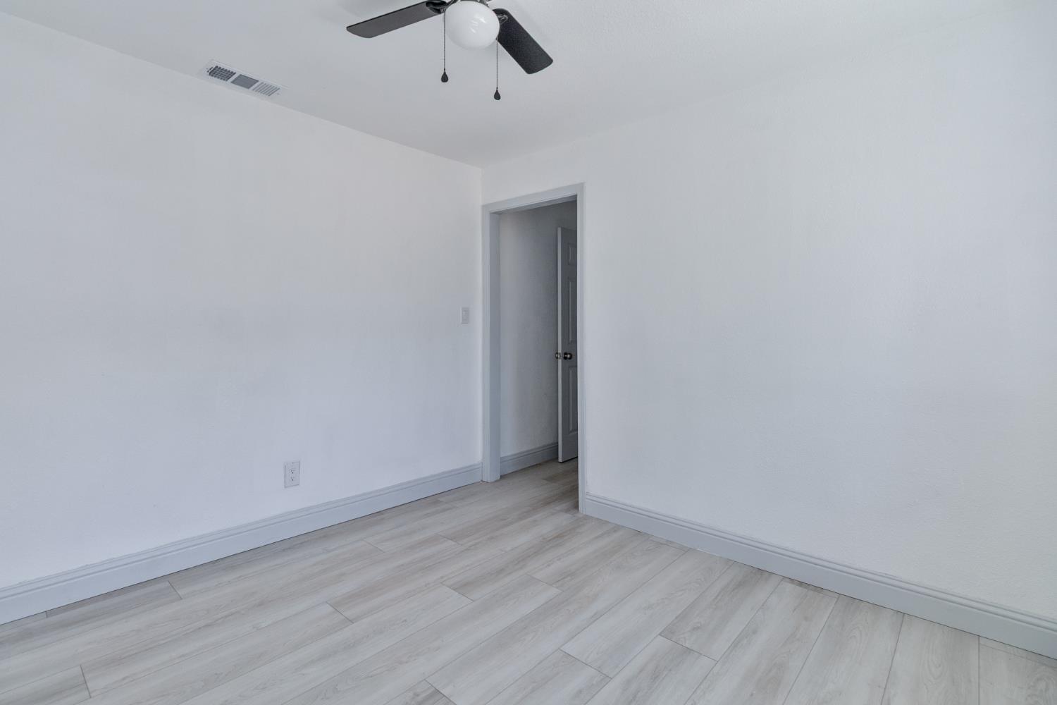 815 E 5Th St, Hanford, CA 93230