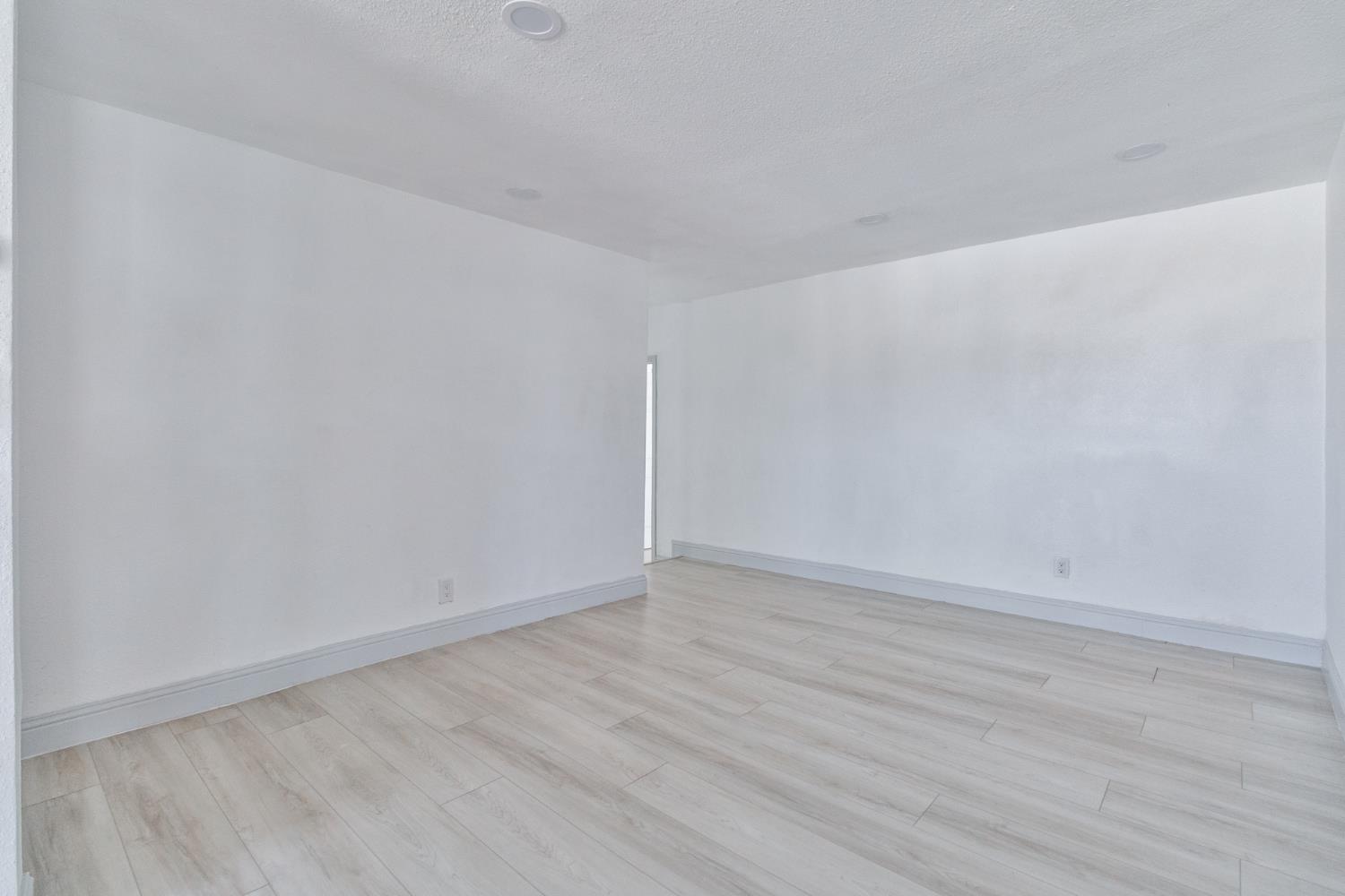 815 E 5Th St, Hanford, CA 93230