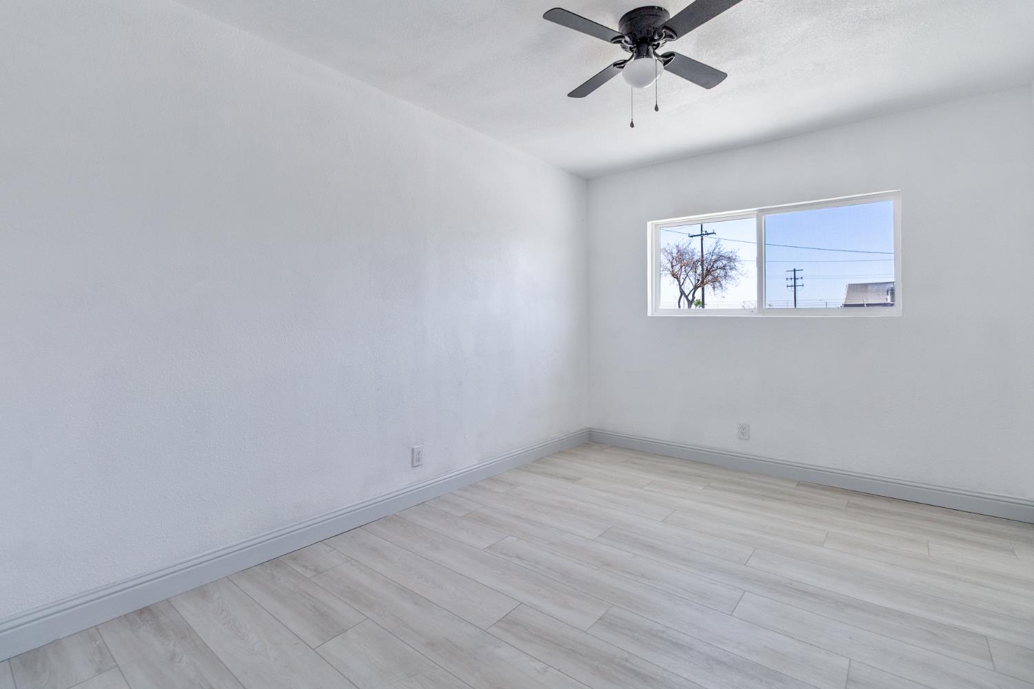 815 E 5Th St, Hanford, CA 93230