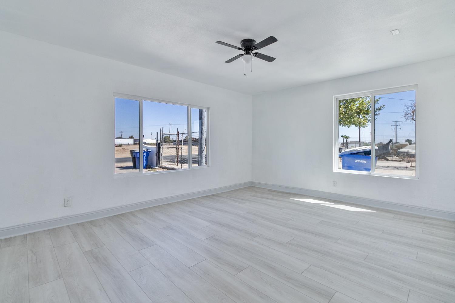 815 E 5Th St, Hanford, CA 93230