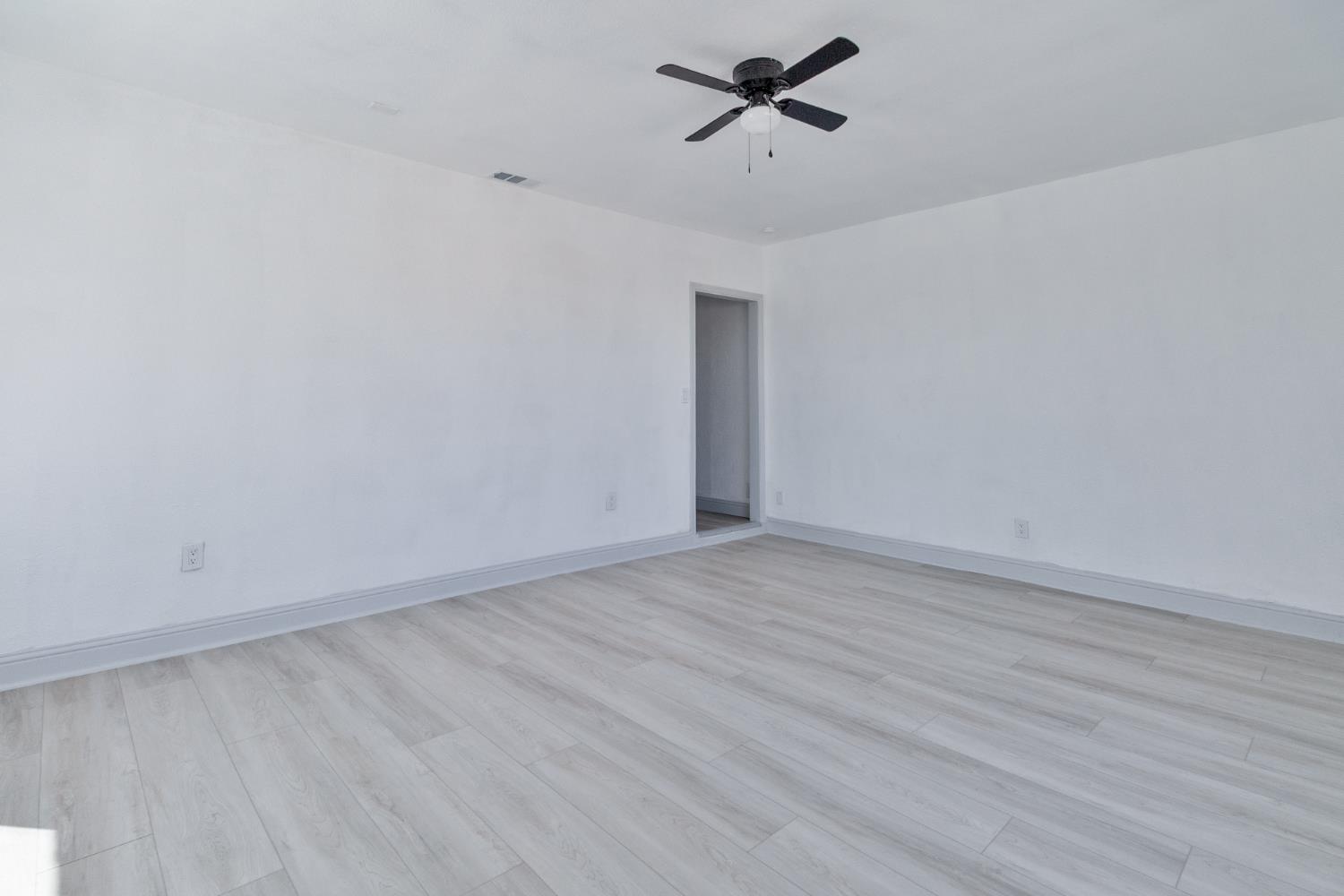 815 E 5Th St, Hanford, CA 93230