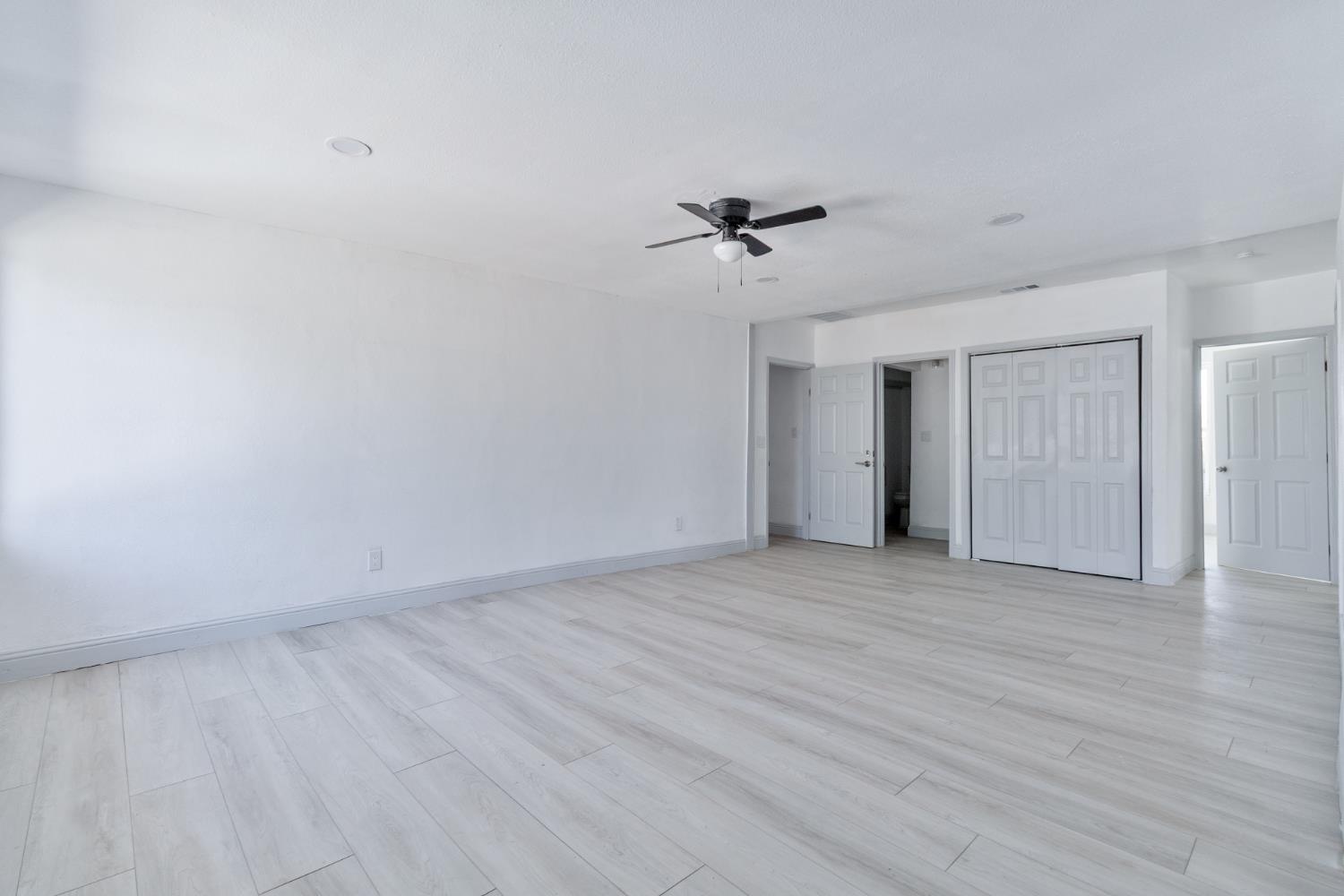 815 E 5Th St, Hanford, CA 93230