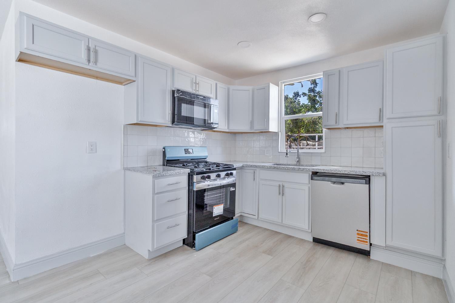 815 E 5Th St, Hanford, CA 93230