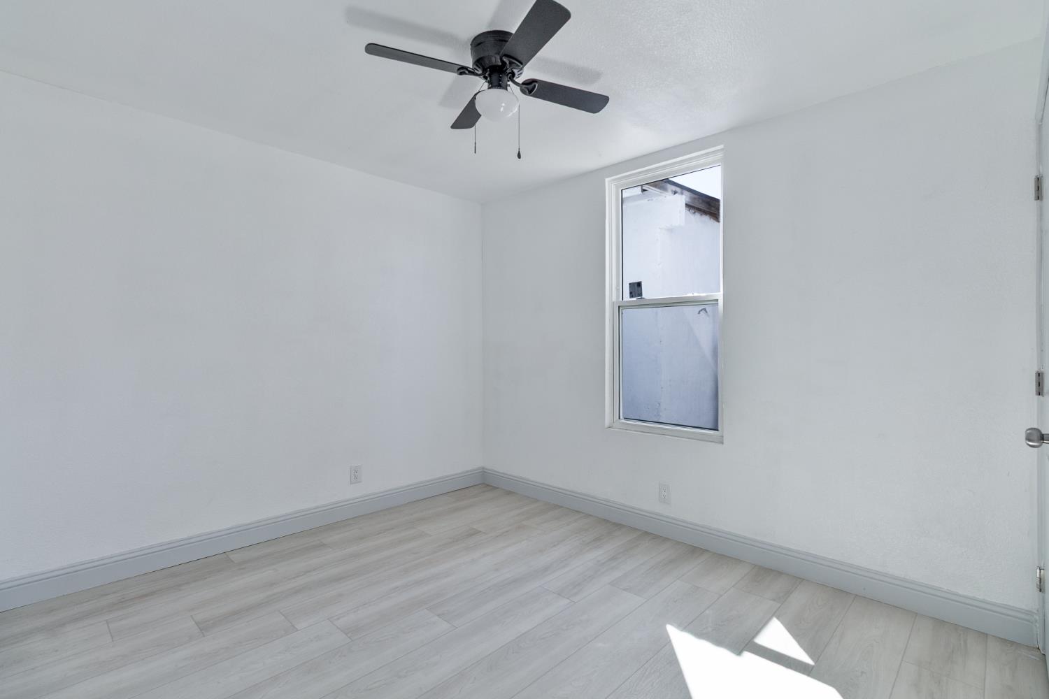 815 E 5Th St, Hanford, CA 93230