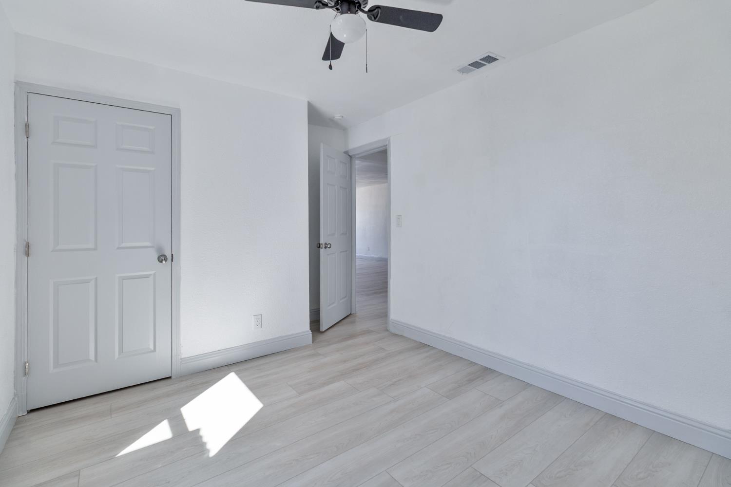 815 E 5Th St, Hanford, CA 93230
