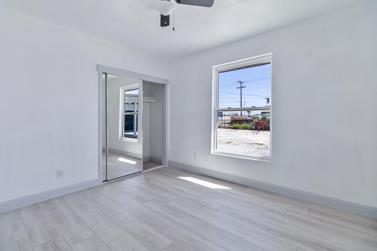 815 E 5Th St, Hanford, CA 93230