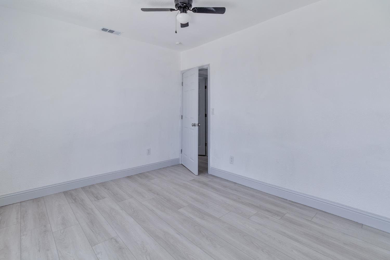 815 E 5Th St, Hanford, CA 93230
