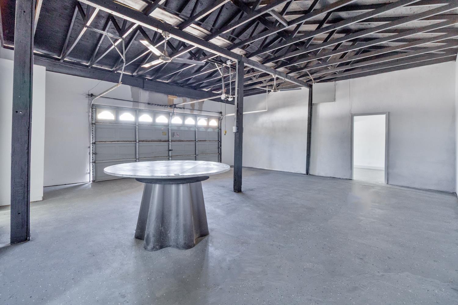 815 E 5Th St, Hanford, CA 93230
