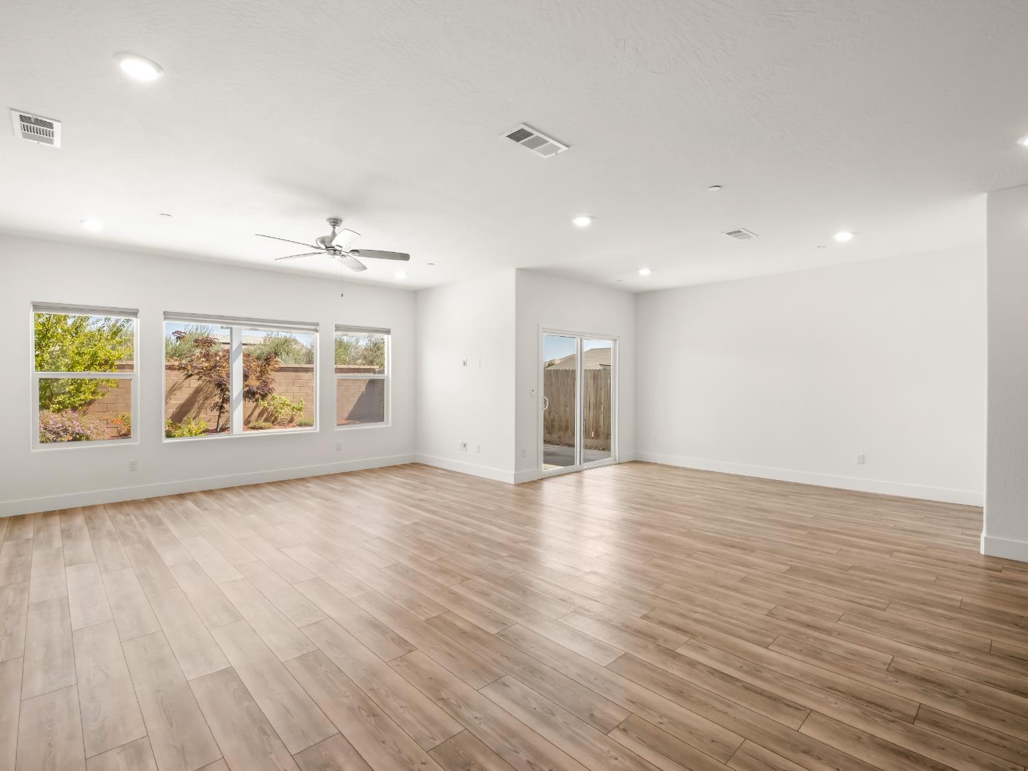 143 Timberline Way S, Madera, CA 93636