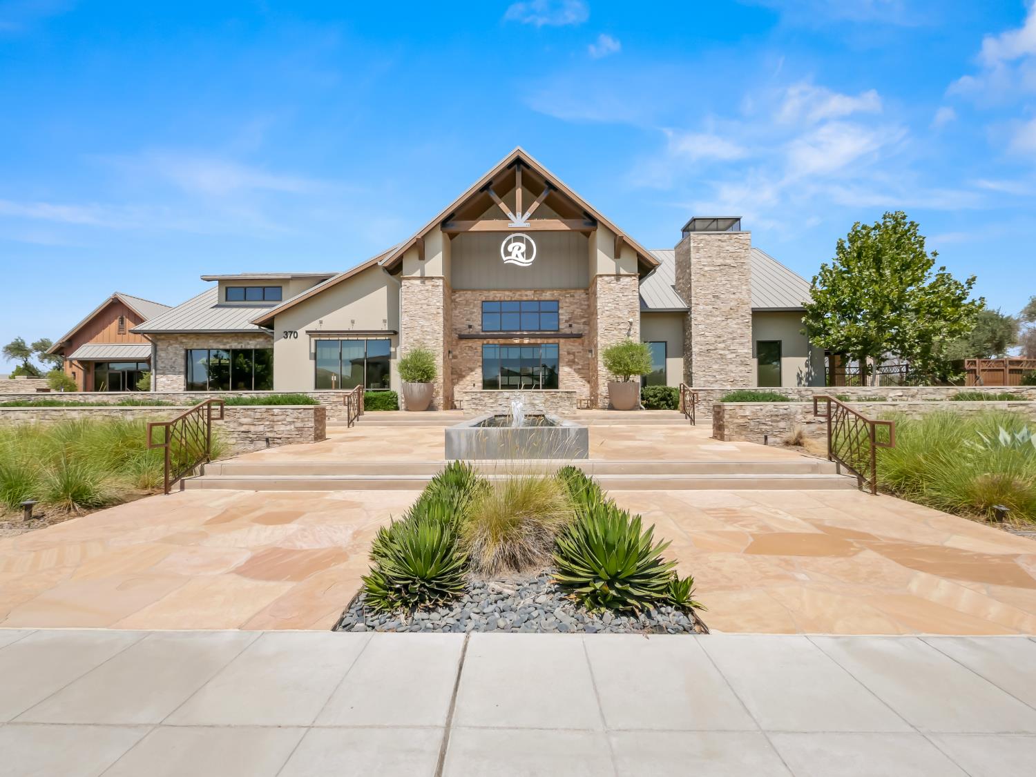 143 Timberline Way S, Madera, CA 93636