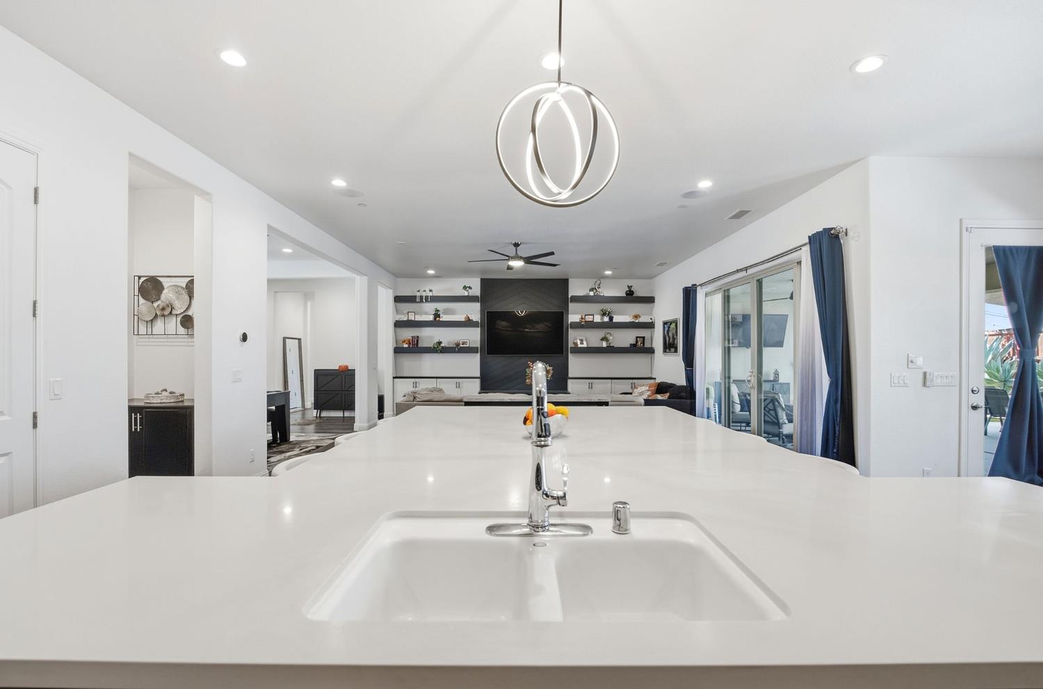 587 Spring St W, Madera, CA 93636