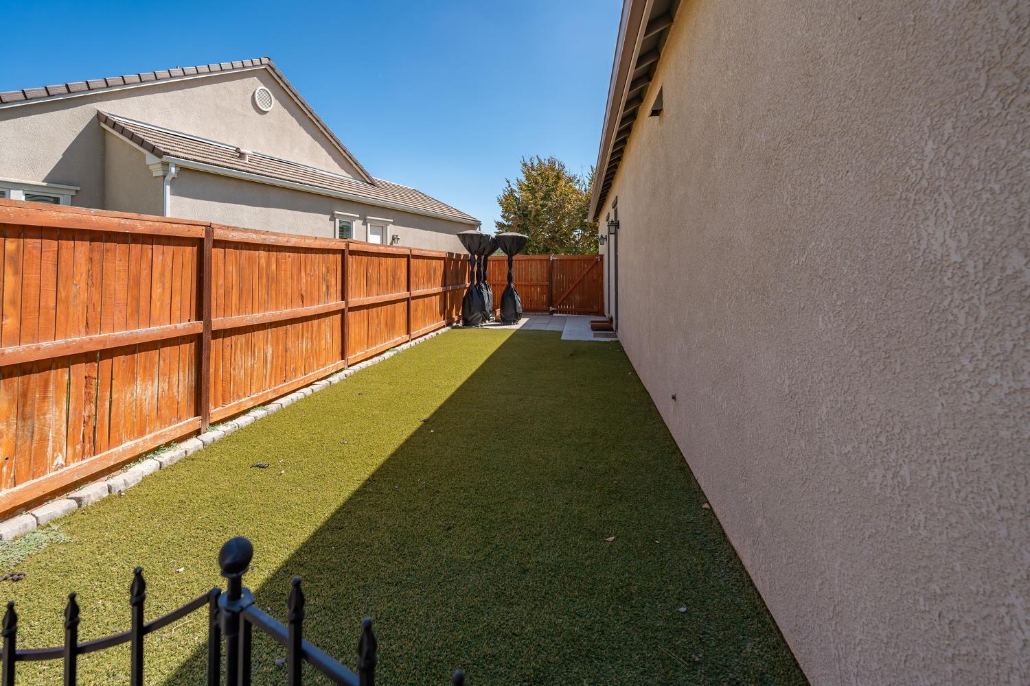 587 Spring St W, Madera, CA 93636